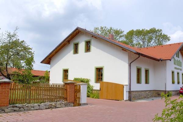 Hotel Na Statku Mirošov