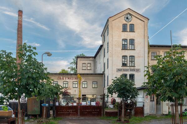 Továrna Mastných v Lomnici nad Popelkou