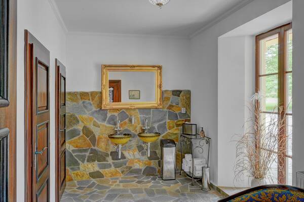 Areál zámku Úmonín