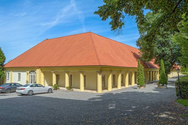 Areál zámku Úmonín