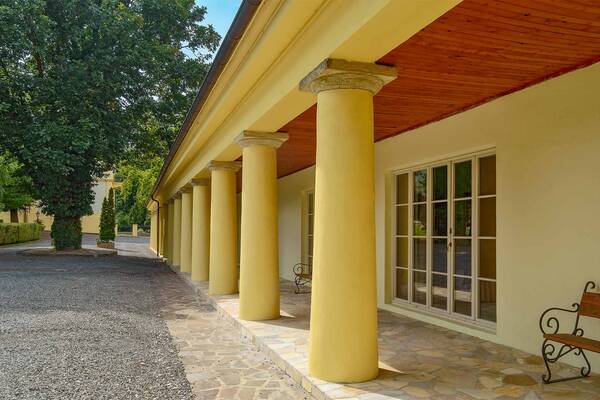 Areál zámku Úmonín