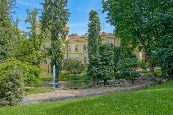 Areál zámku Úmonín