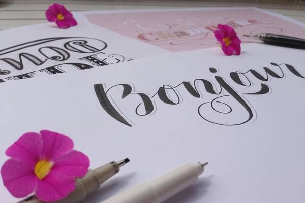 Lettering a moderní kaligrafie jako teambuilding