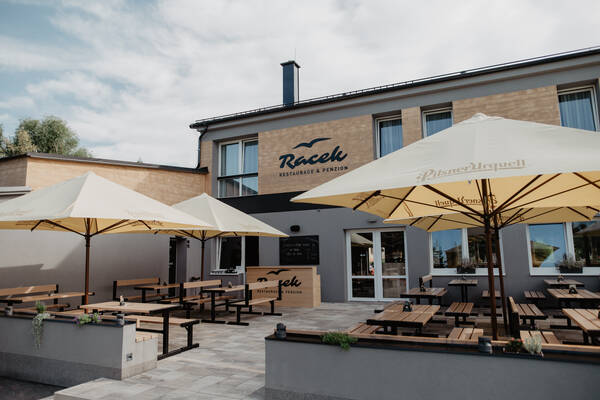Restaurace a penzion Racek