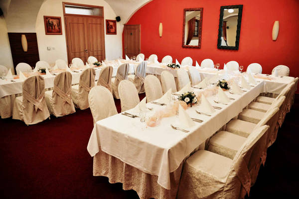 Hotel Chvalská Tvrz a Restaurace Sezona