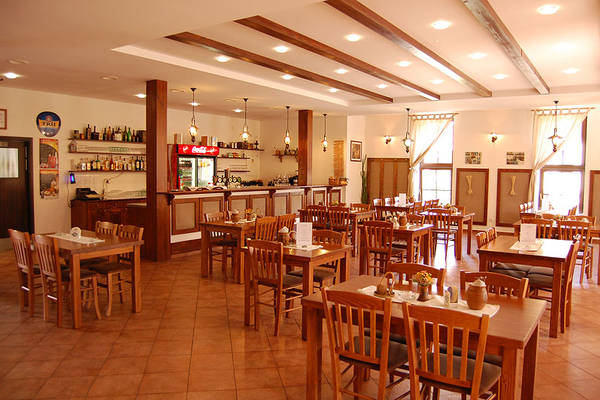 Restaurace a Penzion U Kostela