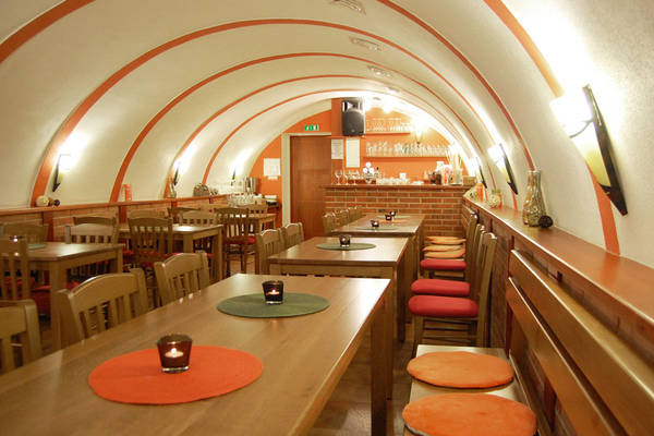Restaurace a Penzion U Kostela